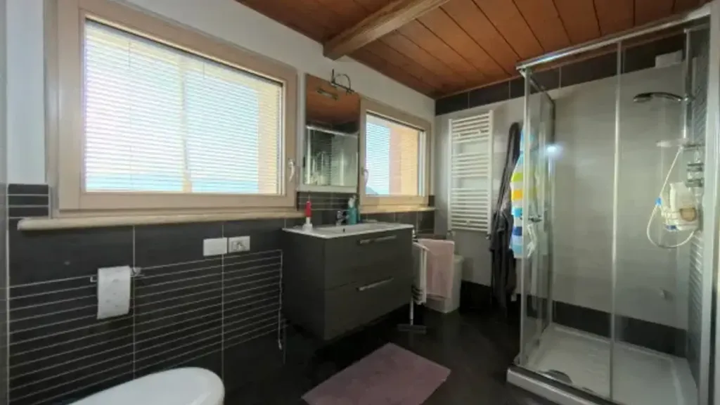 Salles de bain - Modern Attico with Terrace in Citerna