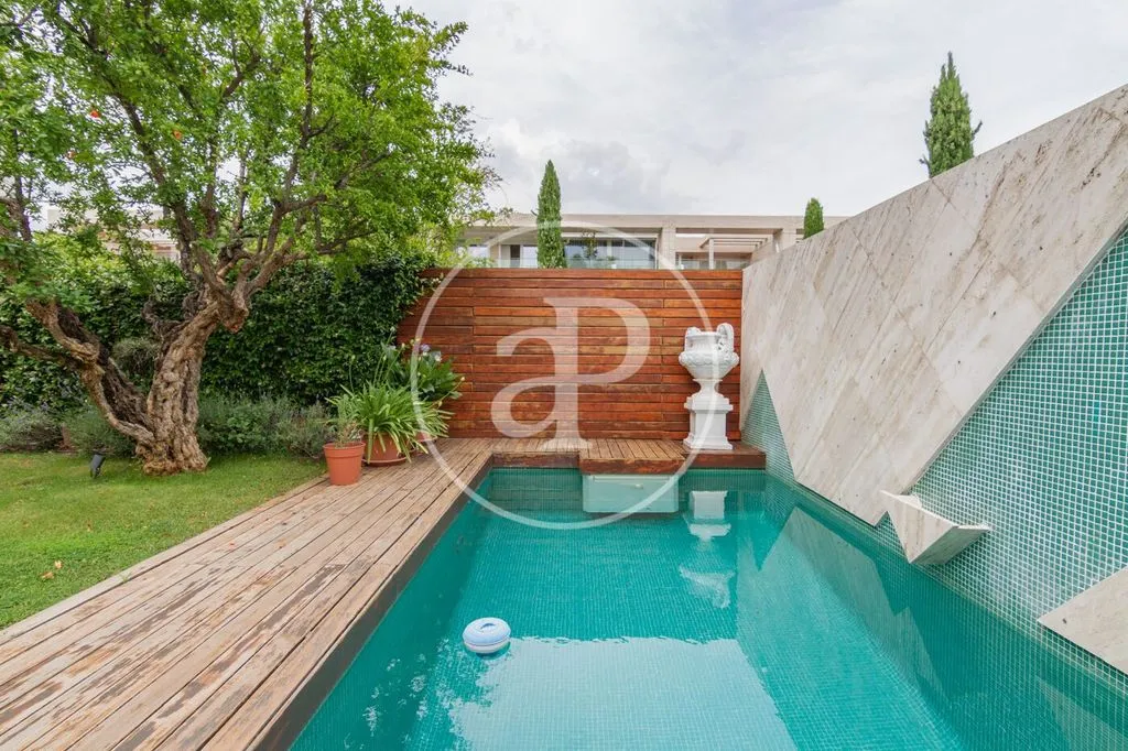 Bassein - Luxury Villa with Pool in Chamartin, Madrid