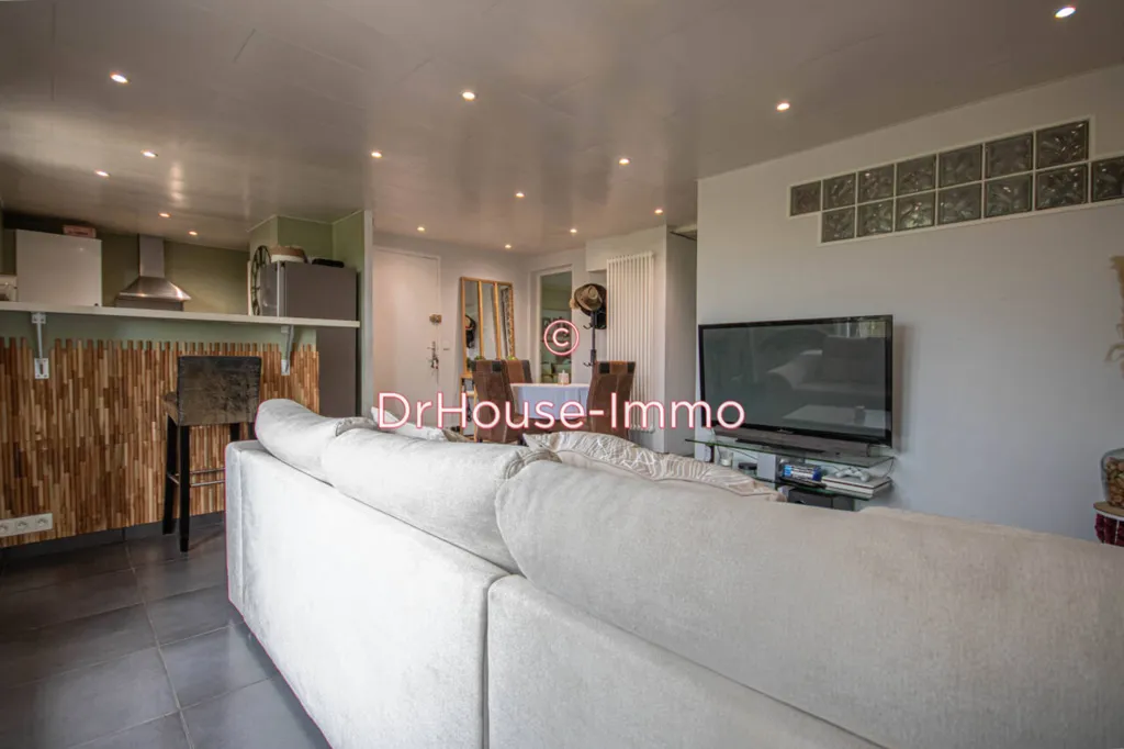 Elutuba - 3-Piece Flat with Balcony in Ivry-La-Bataille