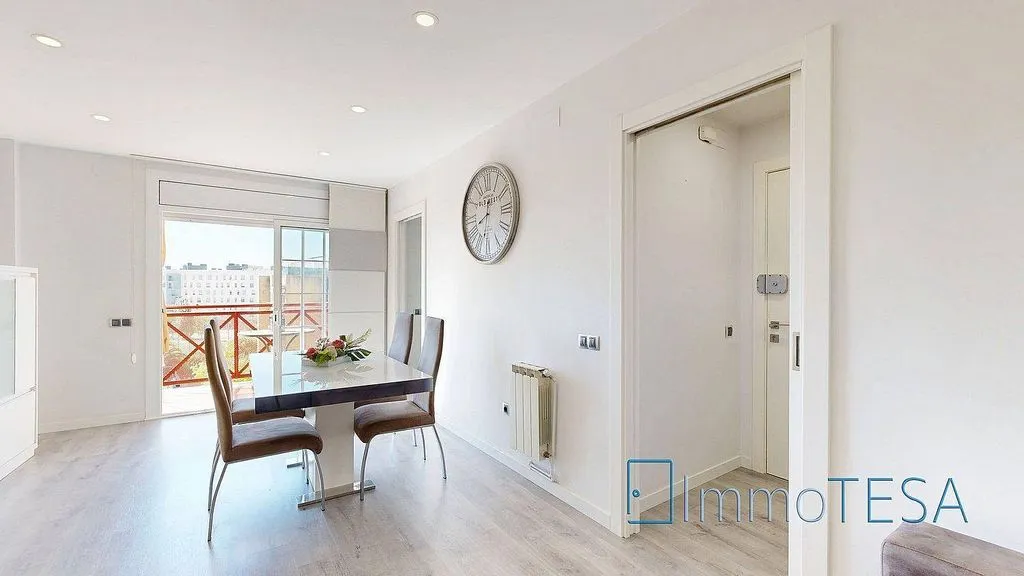 Salle à manger - Apartment with Balcony in Parc d’Europa