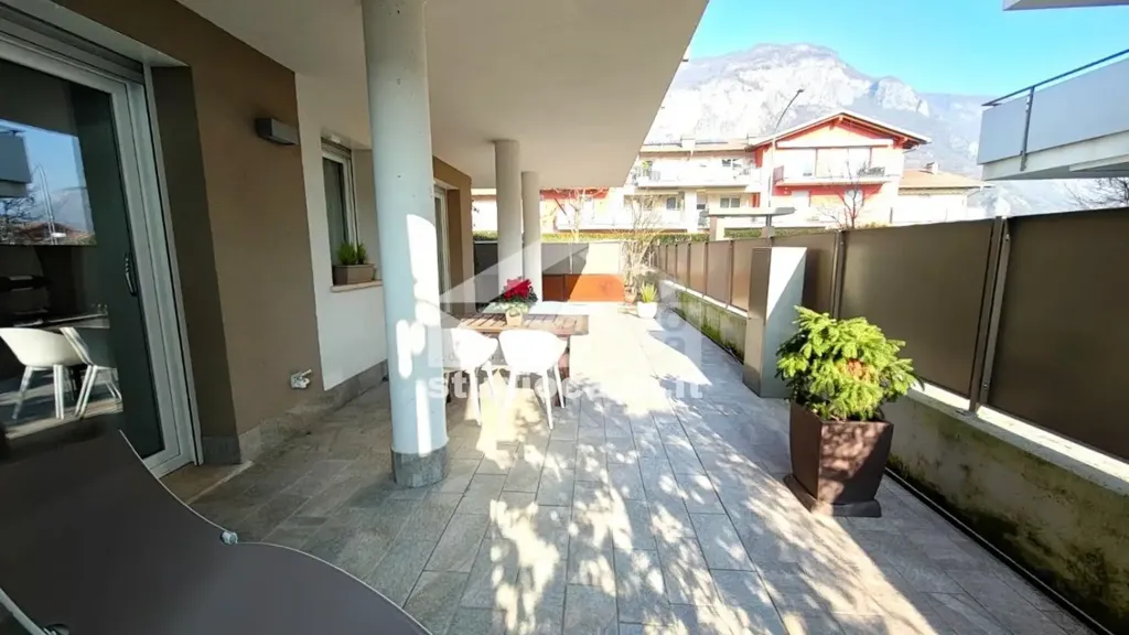 Terrasse - Ground Floor Apartment with Garden in Mori