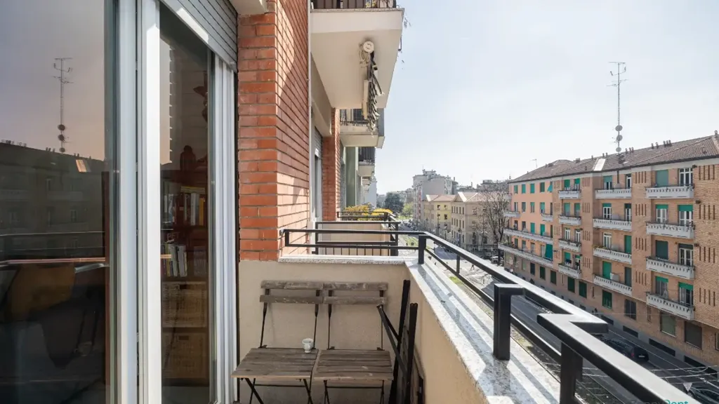 Balcon - Spacious 2-Bedroom Flat in Milan