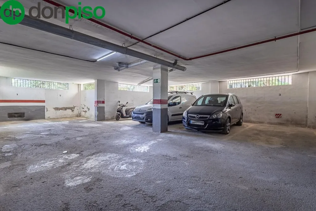 Garaaž - Apartment with Garage in Huetor, Granada