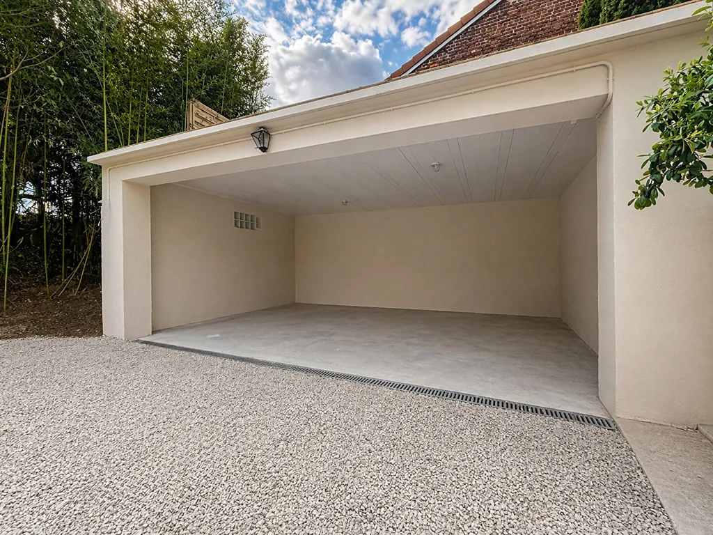 Garage - Maison Contemporaine avec Jardin à Suresnes