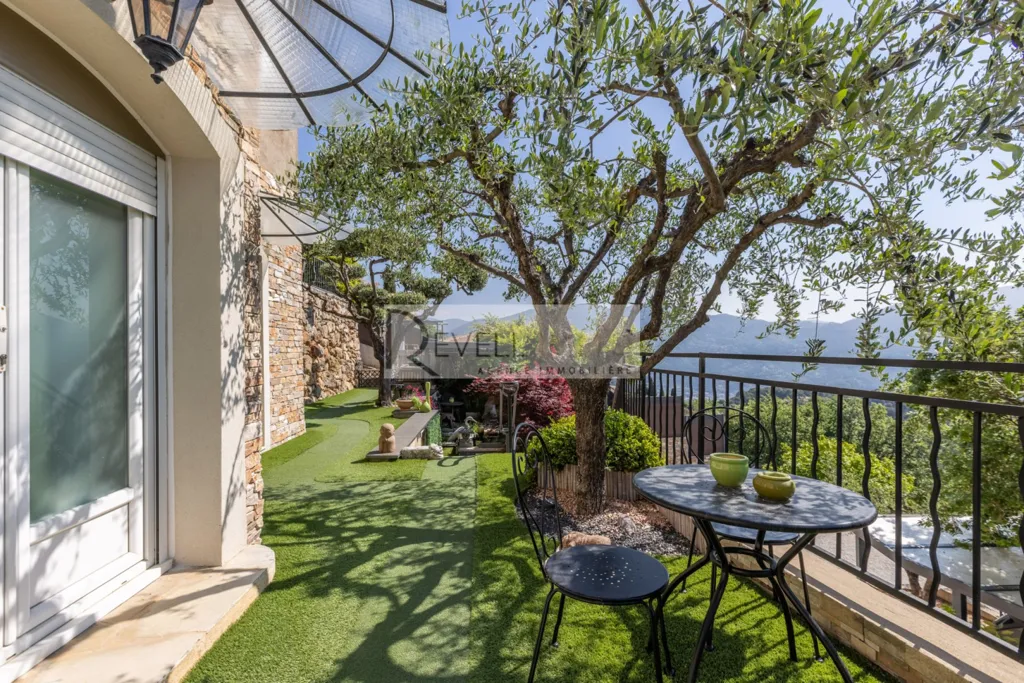Terrasse - Maison de Maître avec Piscine et Vue Panoramique à Antibes