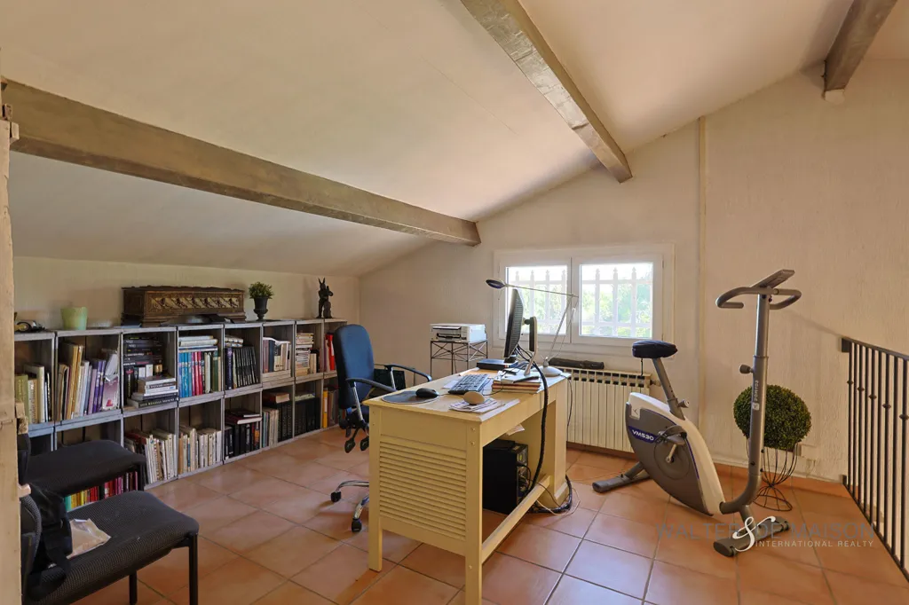 Office - Villa with Independent Apartment in Le Pradet