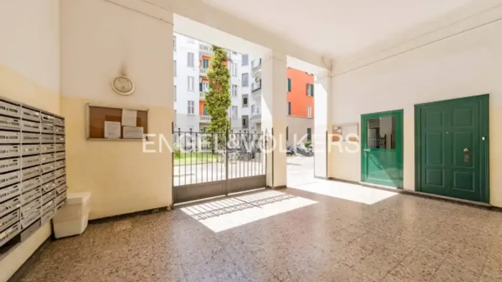 Esik - Studio Flat with Balcony in Milan
