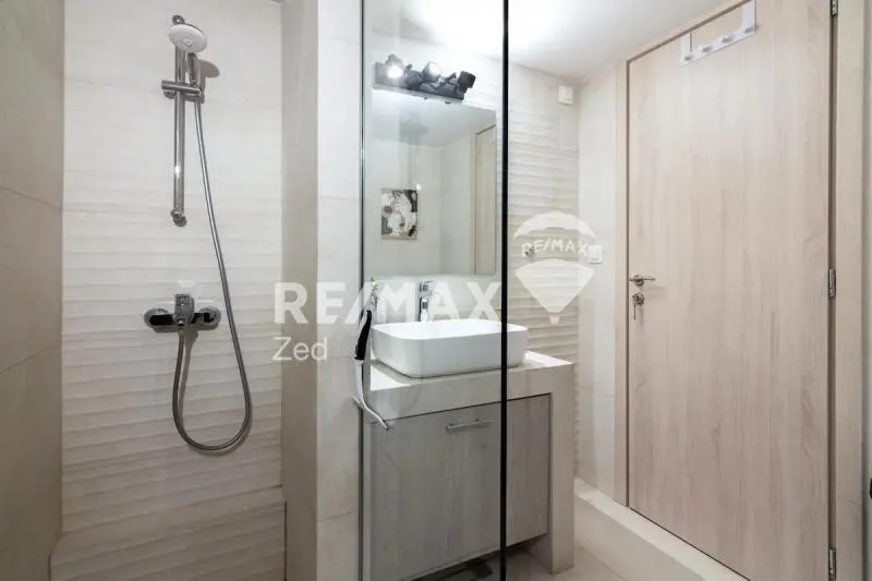 Salles de bain - Modern Apartment with Sea View in Piraeus