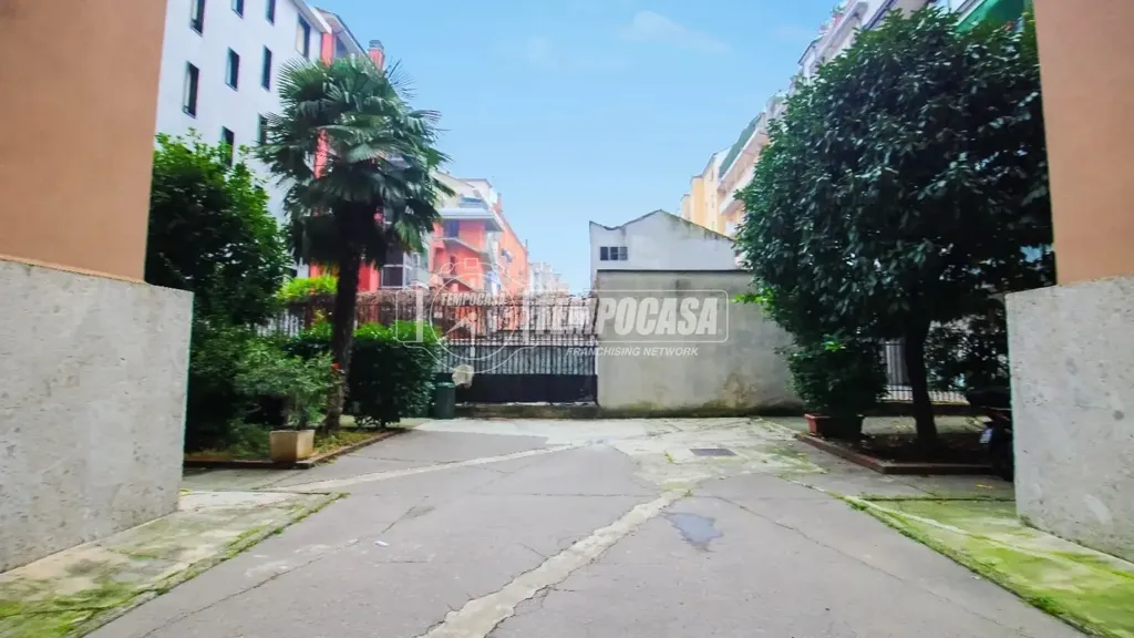 Välivaade - Modernised Triplex with Balcony in Milan