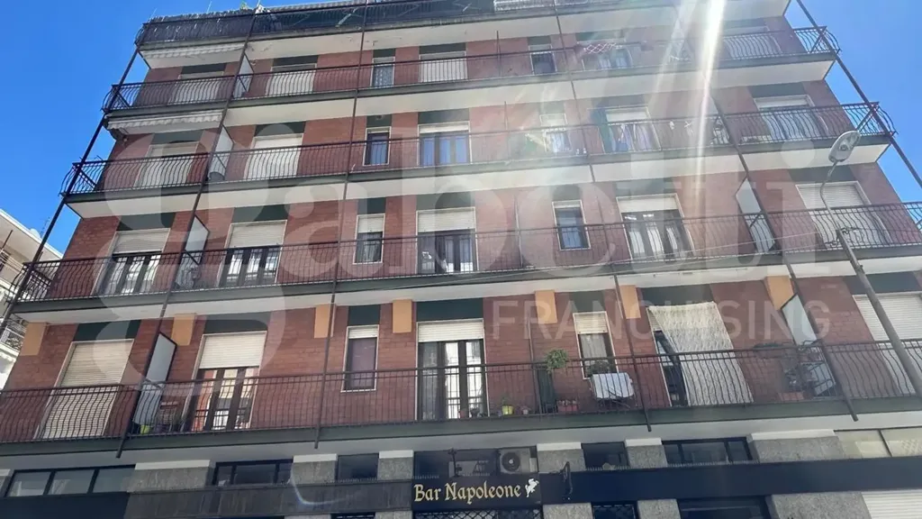 Välivaade - Rear-Facing Triplex in Turin