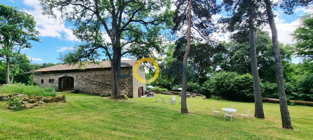 Giardino - 16th-Century Manor with Forest Setting in Haut-Forez