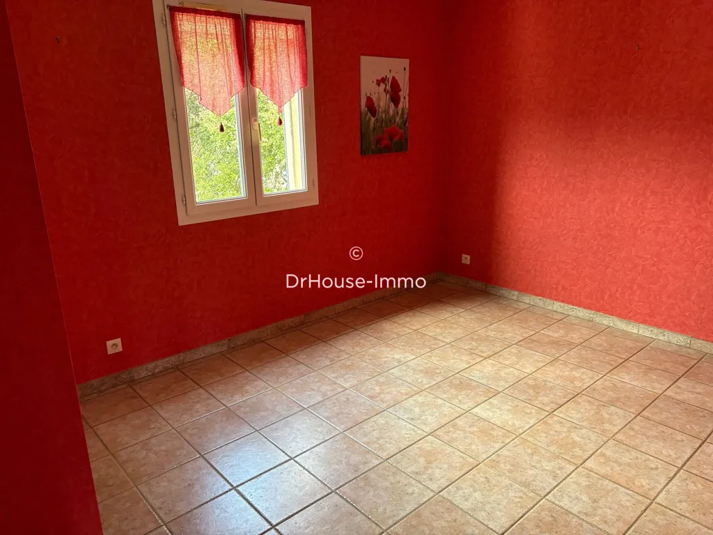 Pièces - Maison avec Piscine et Jardin à Mons