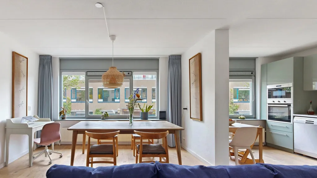 Sala da pranzo - Modern Apartment with Balcony in Amsterdam-Oost