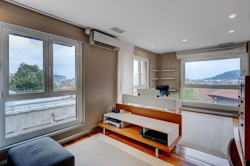Elutuba - Spacious Flat with Views in San Roque