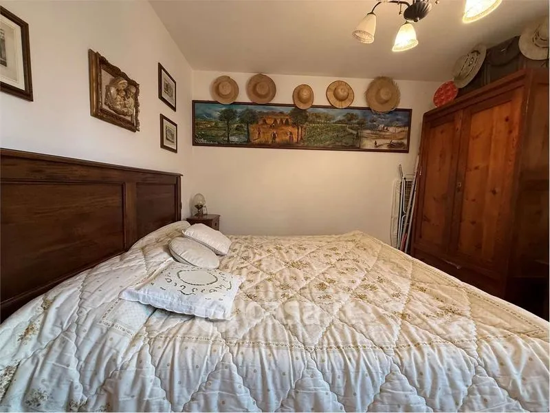Camere da letto - Appartamento con vista montagna a Commezzadura