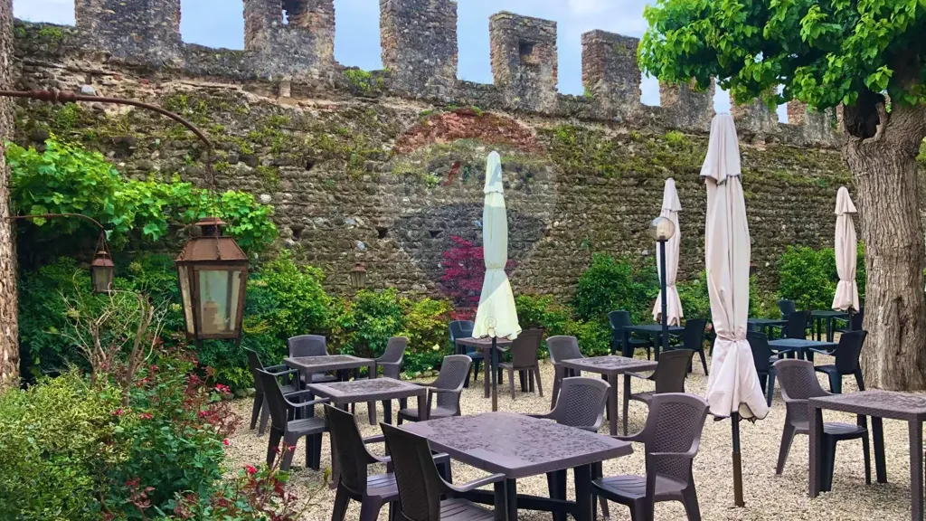 Jardin - Medieval Rustico with Income Potential in Monzambano
