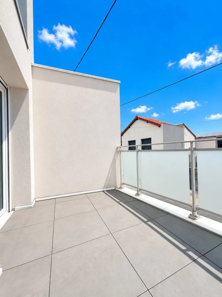 Balcon - Appartement de 2 Pièces avec Balcon à Romainville