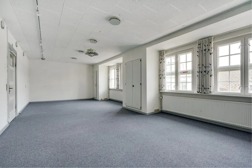 Pièces - Office Space in Central Location on Perlegade