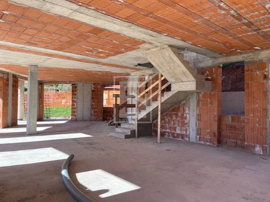 Toad - Villa with Pool Under Construction in Tignale