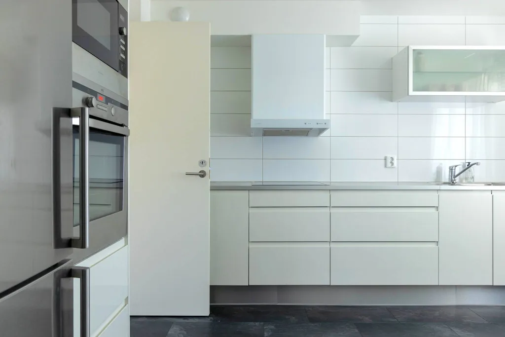 Cucina - Apartment with South-West Balcony in Central Lagan