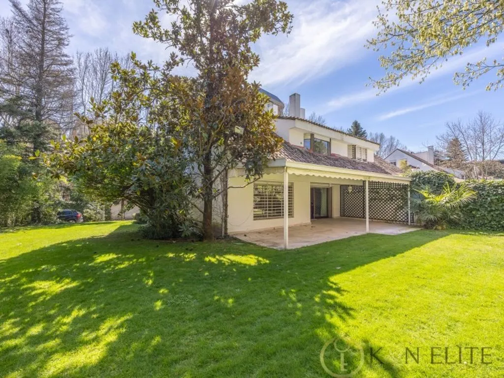 Giardino - Luxury Villa with Pool in Madrid