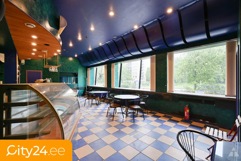 Pièces - Commercial Space with Large Windows in Riga