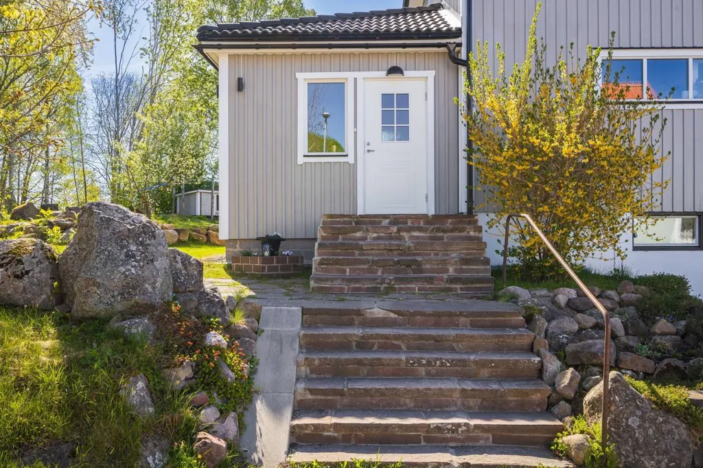 6-toaline maja asukohas Sandvikens kommun