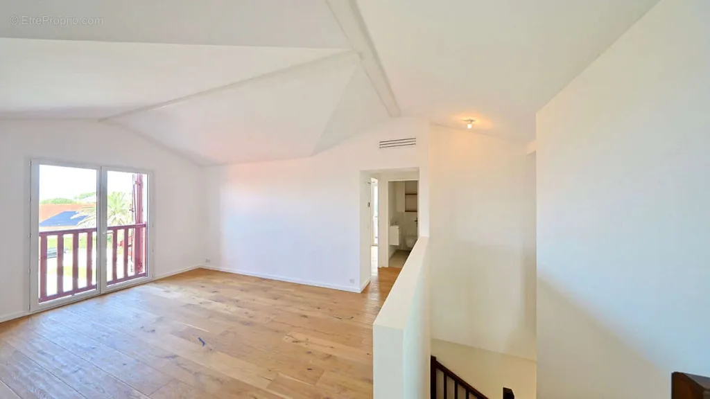 Pièces - Villa Contemporaine avec Vue Océan et Montagnes à la Côte Basque