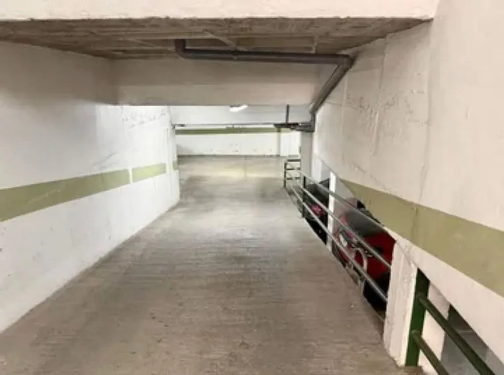 Garaaž - Ground Floor Flat with Garden in Carrús Este, Elche