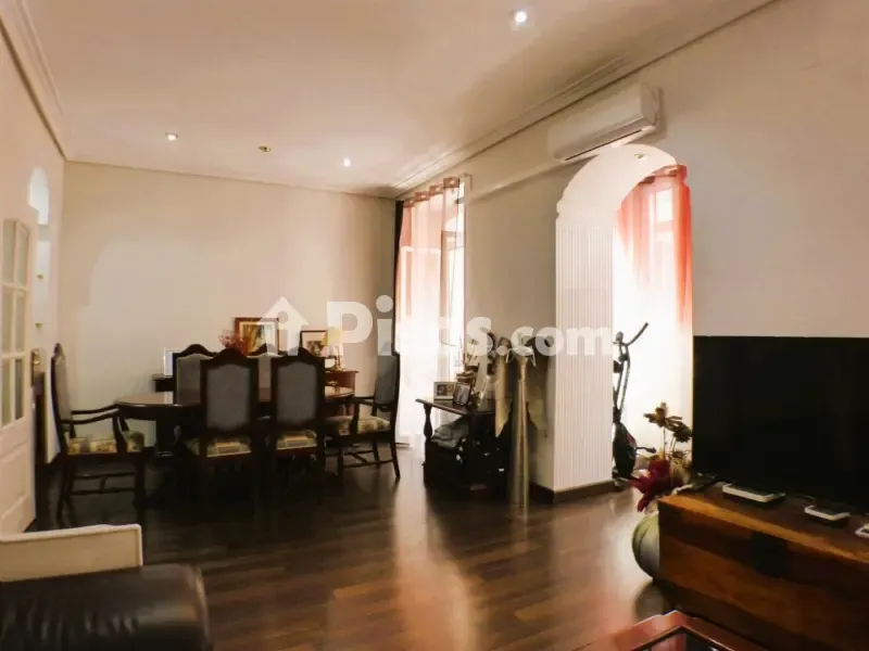 Elutuba - Classical Style Flat with Balcony in City Centre