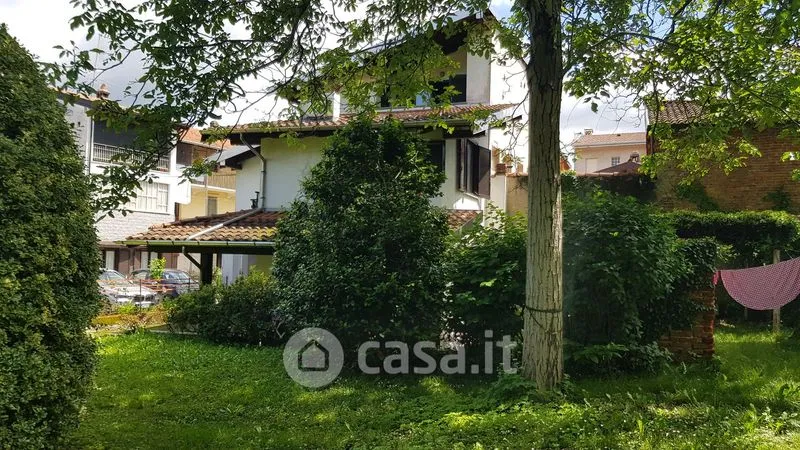 Aed - Rustic House with Garden in Pombia