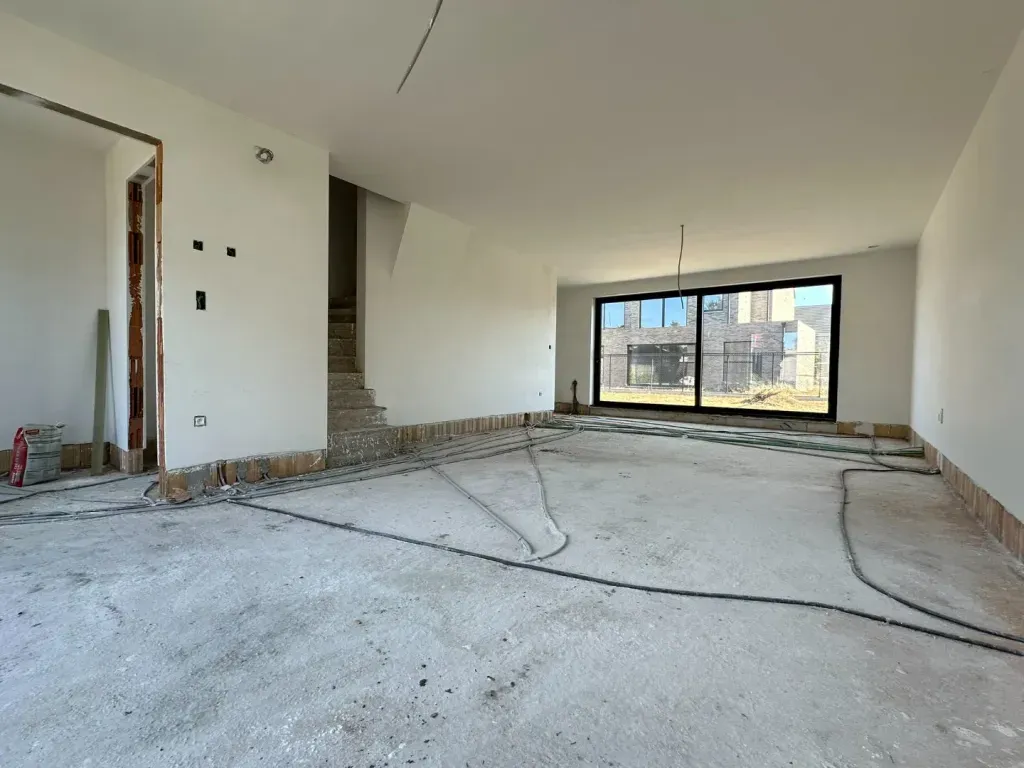 Séjour - Maison avec Garage Spacieux à Zoersel