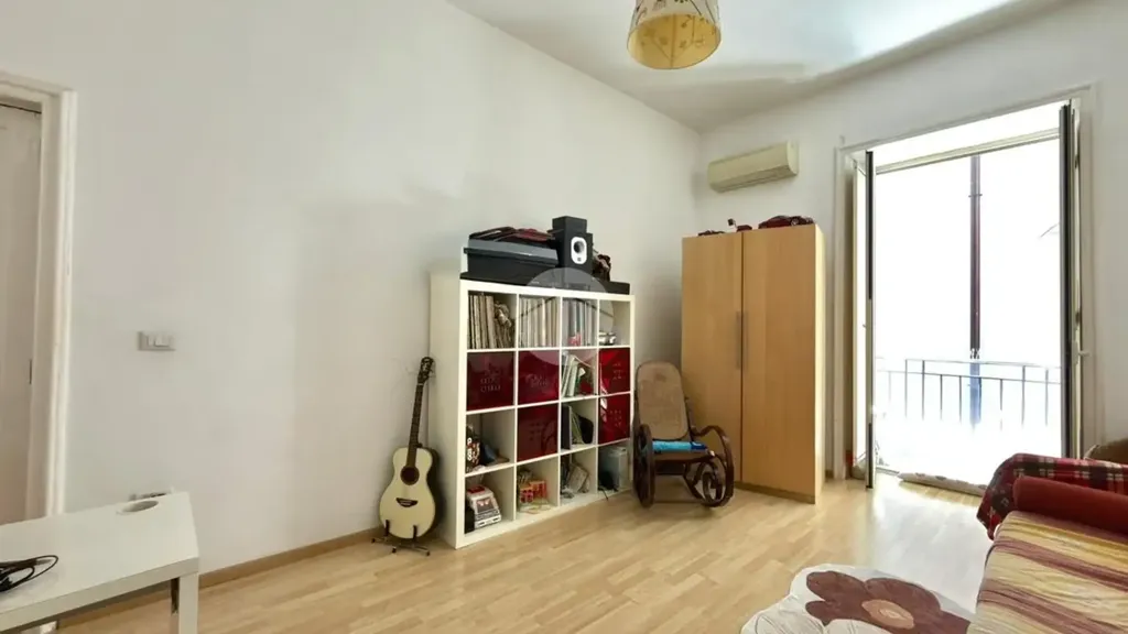 Soggiorno - Rearranged Apartment with Balcony in Naples