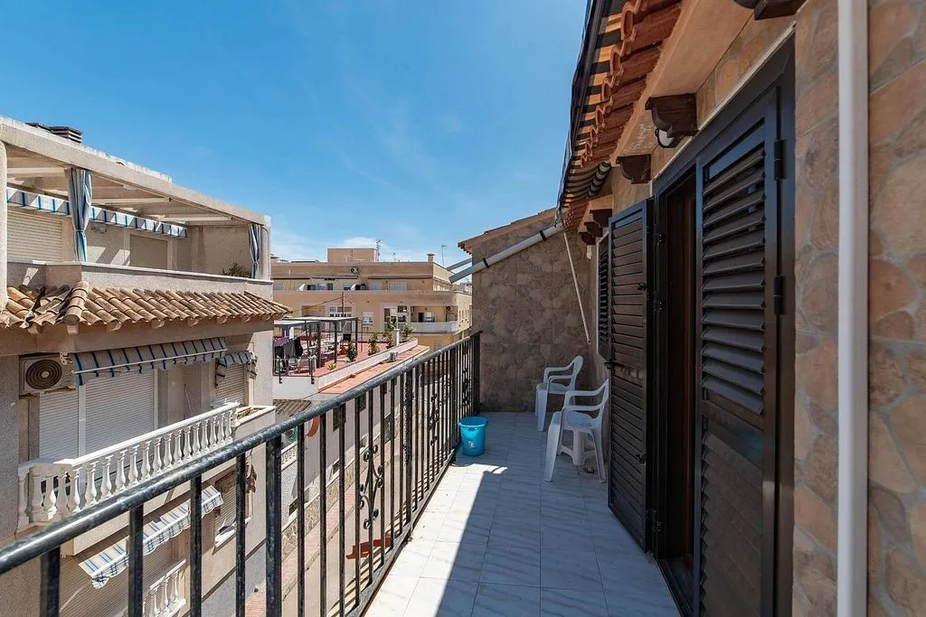 Rõdu - Renovated Duplex with Terrace in Torrevieja Centre