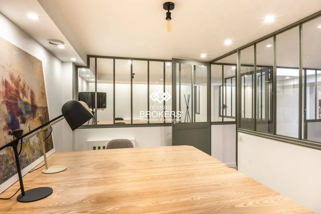 Bureau - Bureaux en Excellent État à Buttes-Chaumont, Paris