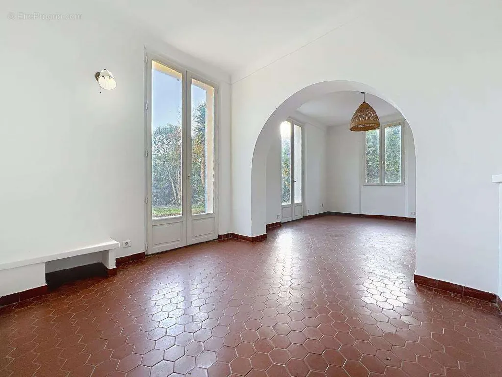 Elutuba - Provençal Villa with Garden in Lush Setting