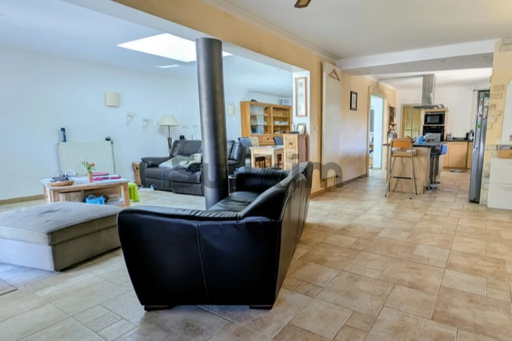 Séjour - Villa avec Piscine et Vue Canal à Aigues-Mortes