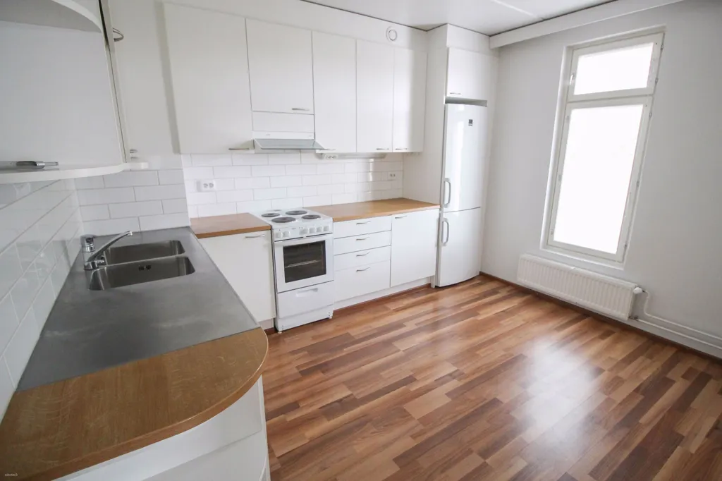 Köök - Spacious Flat with Balcony in Länsimäki, Vantaa