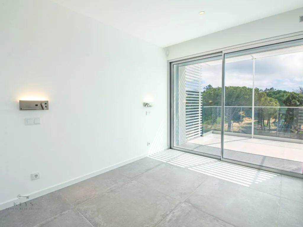 Toad - Contemporary Villa with Infinity Pool in Vilas Alvas