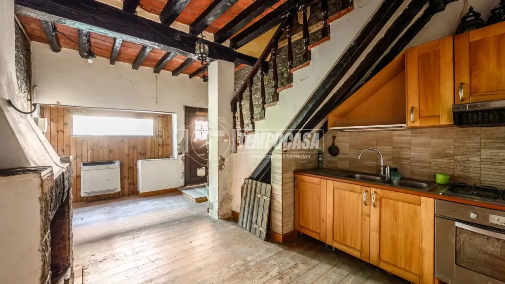 Kitchen - Independent House for Renovation in Maranello