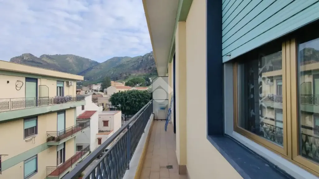 Balcon - Third Floor Flat with Balcony in Villagrazia