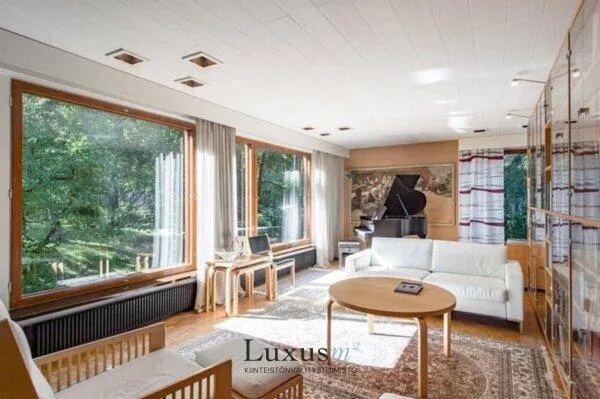 Elutuba - House with Indoor Pool in Espoo