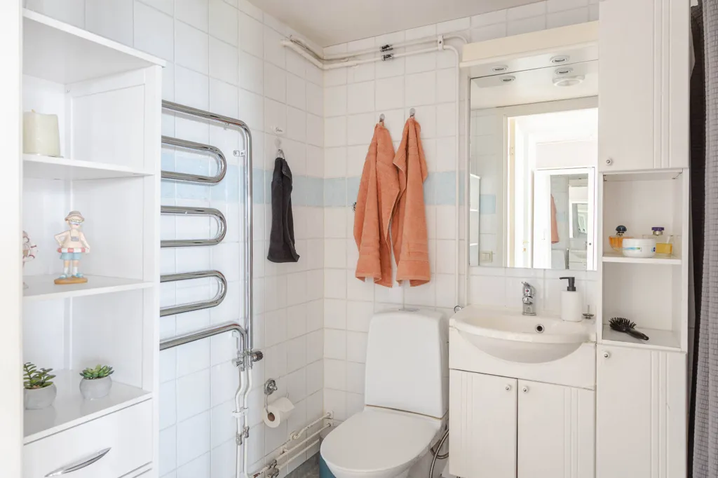 Salles de bain - Modern Flat with Balcony in Västerås