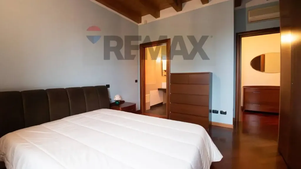 Chambres - Historic Apartment with Multiple Levels in Brescia
