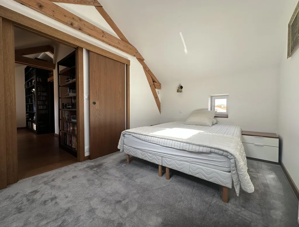 Chambres - Maison Authentique avec Grand Terrain à Beauregard-Vendon
