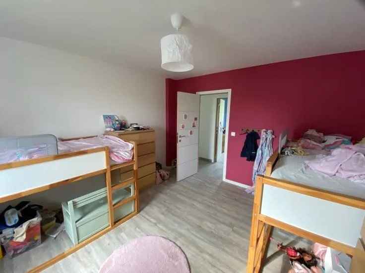 Bedrooms - 6-Bed House with Solar Panels in Green Setting