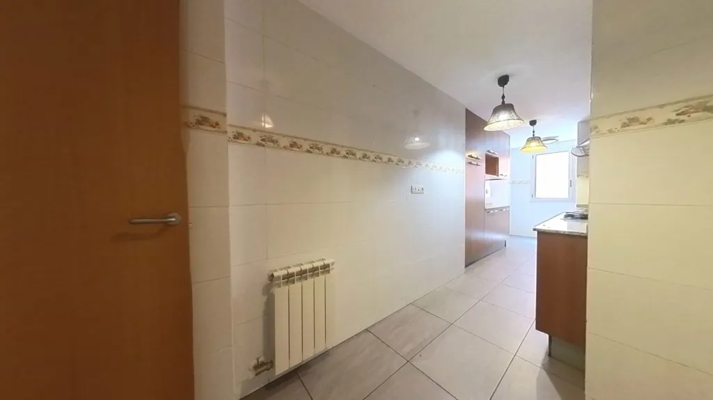 Esik - Occupied Flat with Terrace in Sabadell