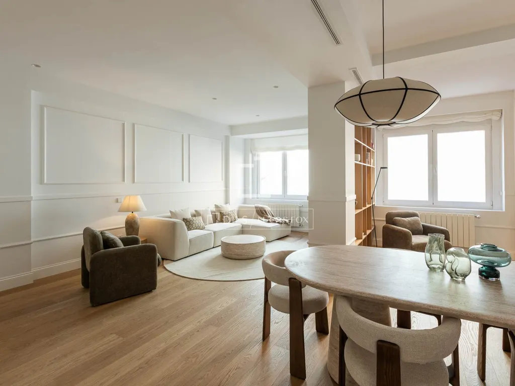 Living Room - Luxury Flat with High Ceilings in Salamanca