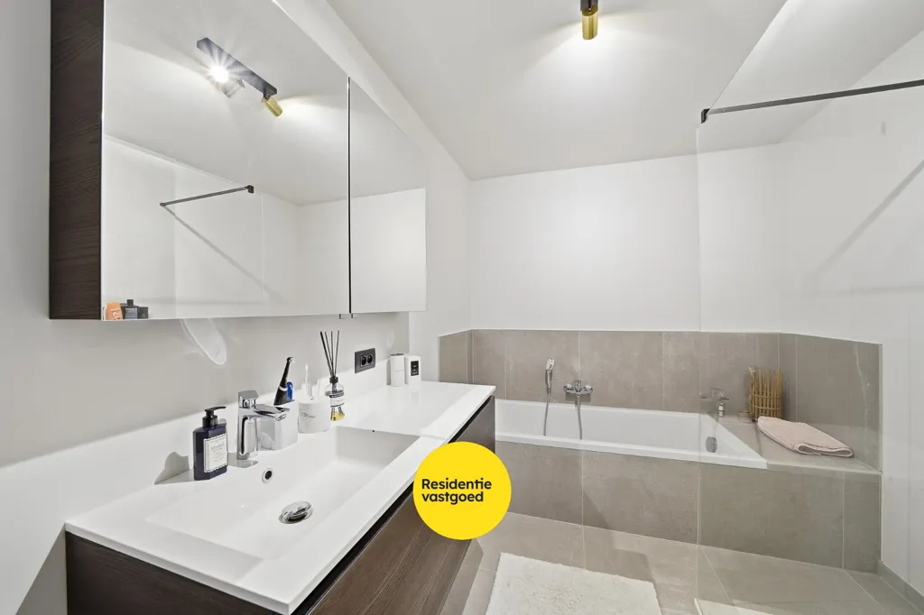 Salles de bain - Nouvelle Maison Moderne avec Terrasse à Oudenburg