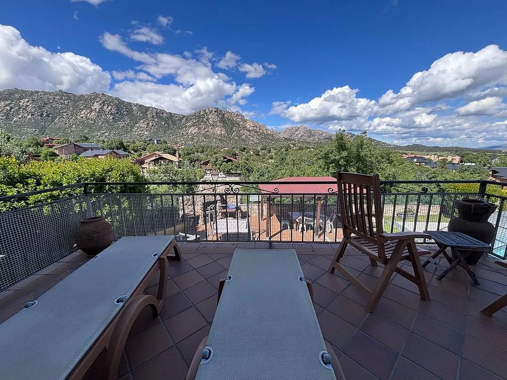 Terrace - Chalet with Pool and Terrace in El Boalo
